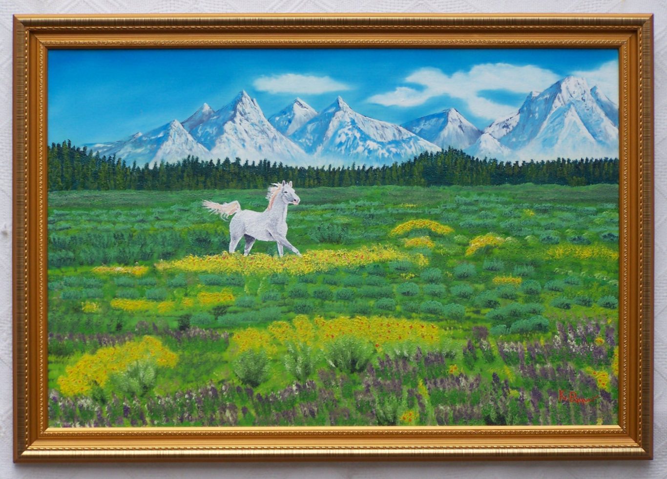 Blumenwiese mit Berge/ Weißes Pferd